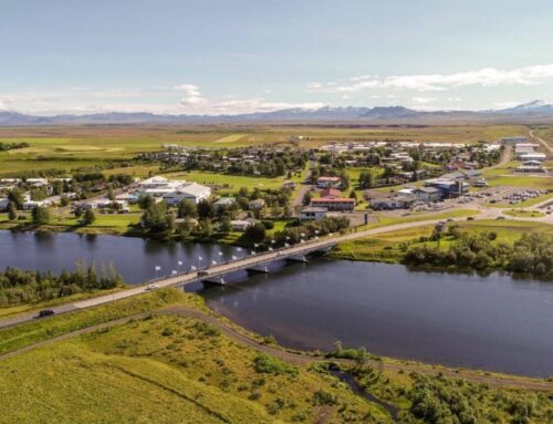 Kaupir Sam­verk á Hellu út úr þrota­búi Kamba